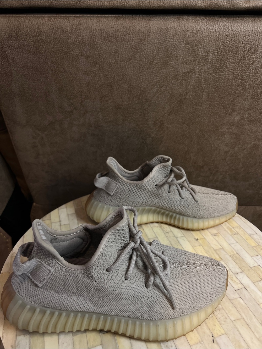 Adidas Yeezy Boost 350 V2 sneakers in the "Sesame" colorway - Picture 3 of 6